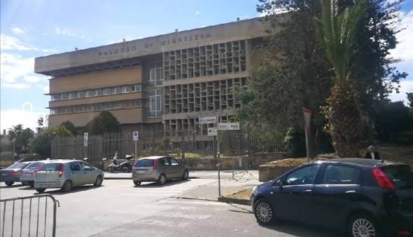 DOMANDA RICONVENZIONALE IN MATERIA DI RISARCIMENTO DEL DANNO DA OCCUPAZIONE ILLEGITTIMA DELLA P.A.; LA GIURISDIZIONE E’ DEL GIUDICE AMMINISTRATIVO – COMMENTO A SENTENZA TRIBUNALE DI CALTAGIRONE , N.321/2026 PUBBLICATA IN DATA 19.08.2026, con la quale è stata rigettata una domanda “riconvenzionale” risarcitoria per euro 520.000,00 proposta nei confronti di un Comune, quest’ultimo rappresentato e difeso dall’Avv. Filippo Nula.